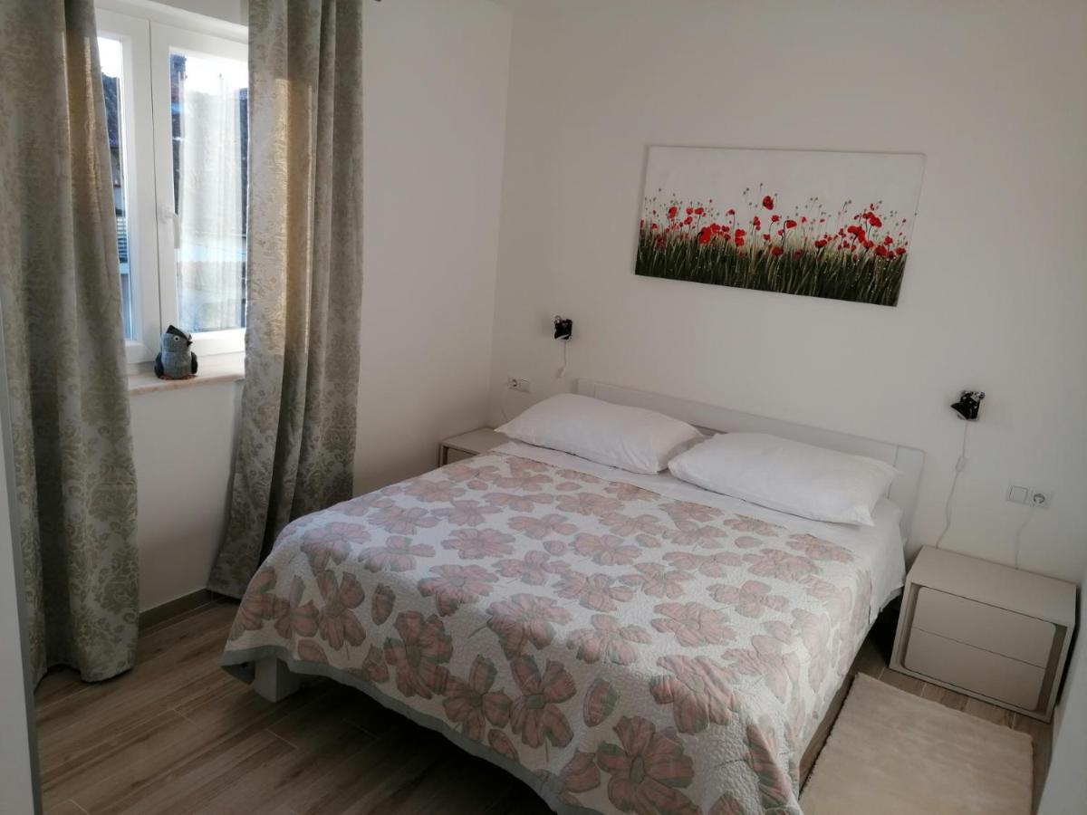 Apartment Nada 2 Малинска Екстериор снимка
